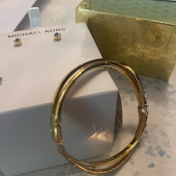 π Michael Kors Gold color Bracelet and Earring Set - Picture 6 of 17